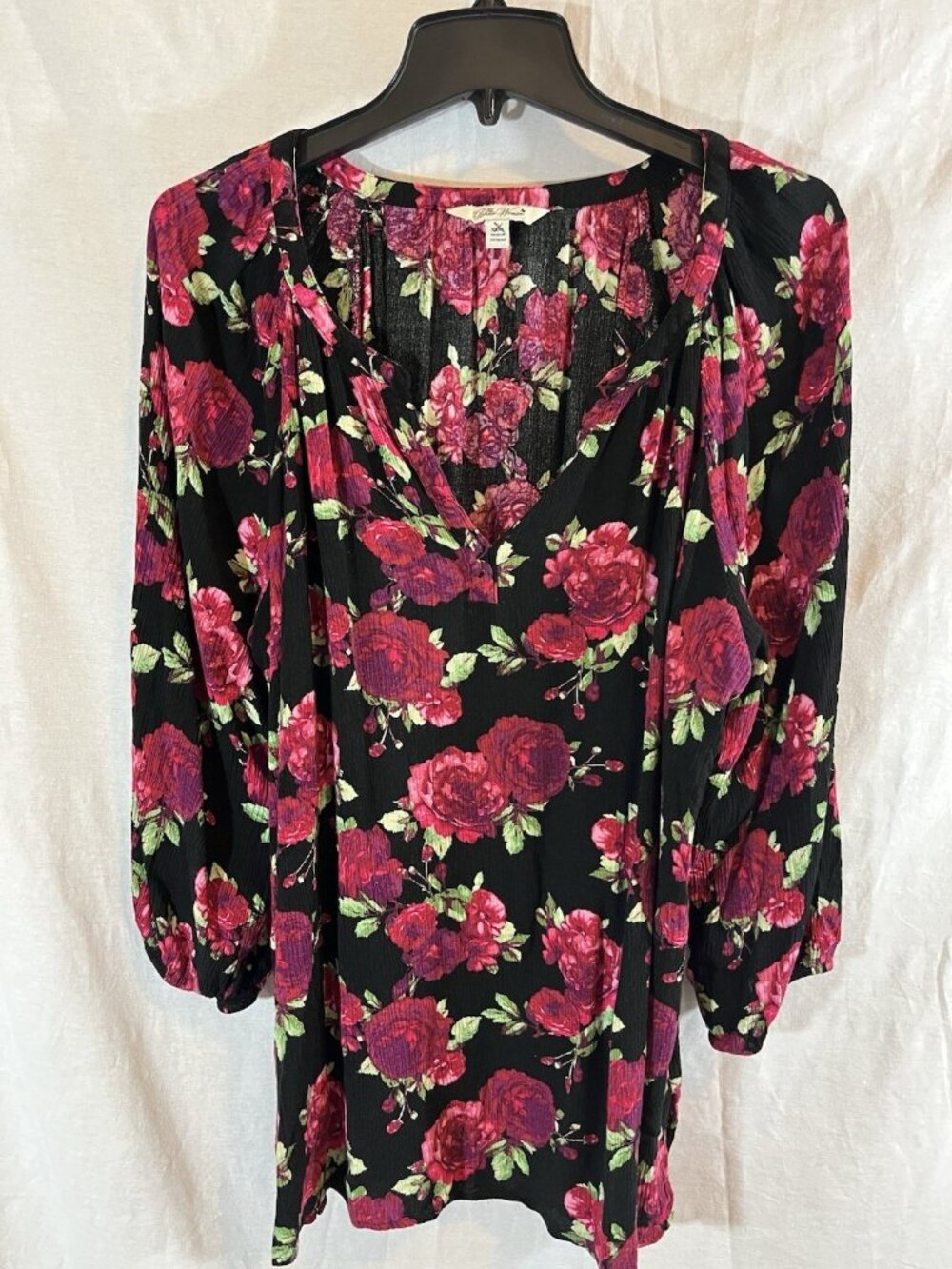 Pioneer Woman Women’s XXXL Black & Pink Rose V-Neck Blouse